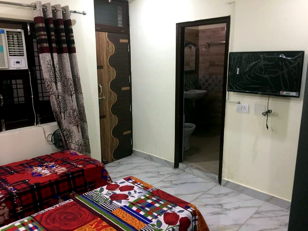 Room at Star Stayz Sector 15